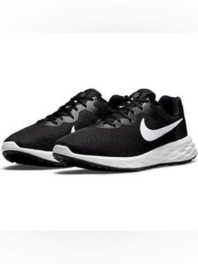 NEW IN BOX Black/white Revolution 6 Big Kid 6 Running Shoes
